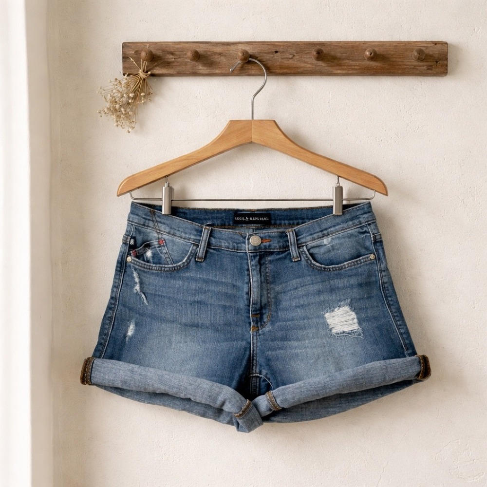 Rock & Republic Bumpershoot Shorts Women Blue Excellent USA Studded Distressed